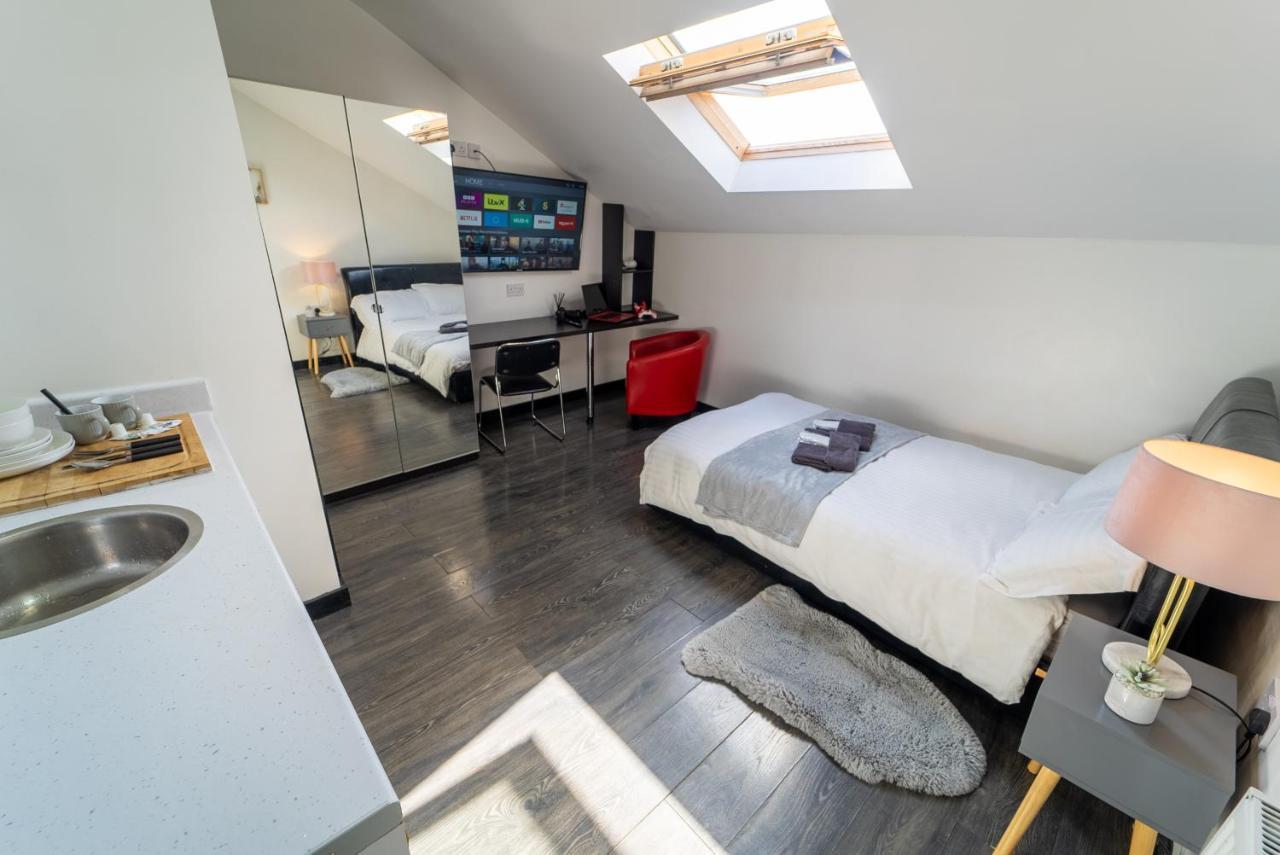 Staysa Equipped Studios Near Qe And Uob In Guesthouse Close To The City! Birmingham Værelse billede