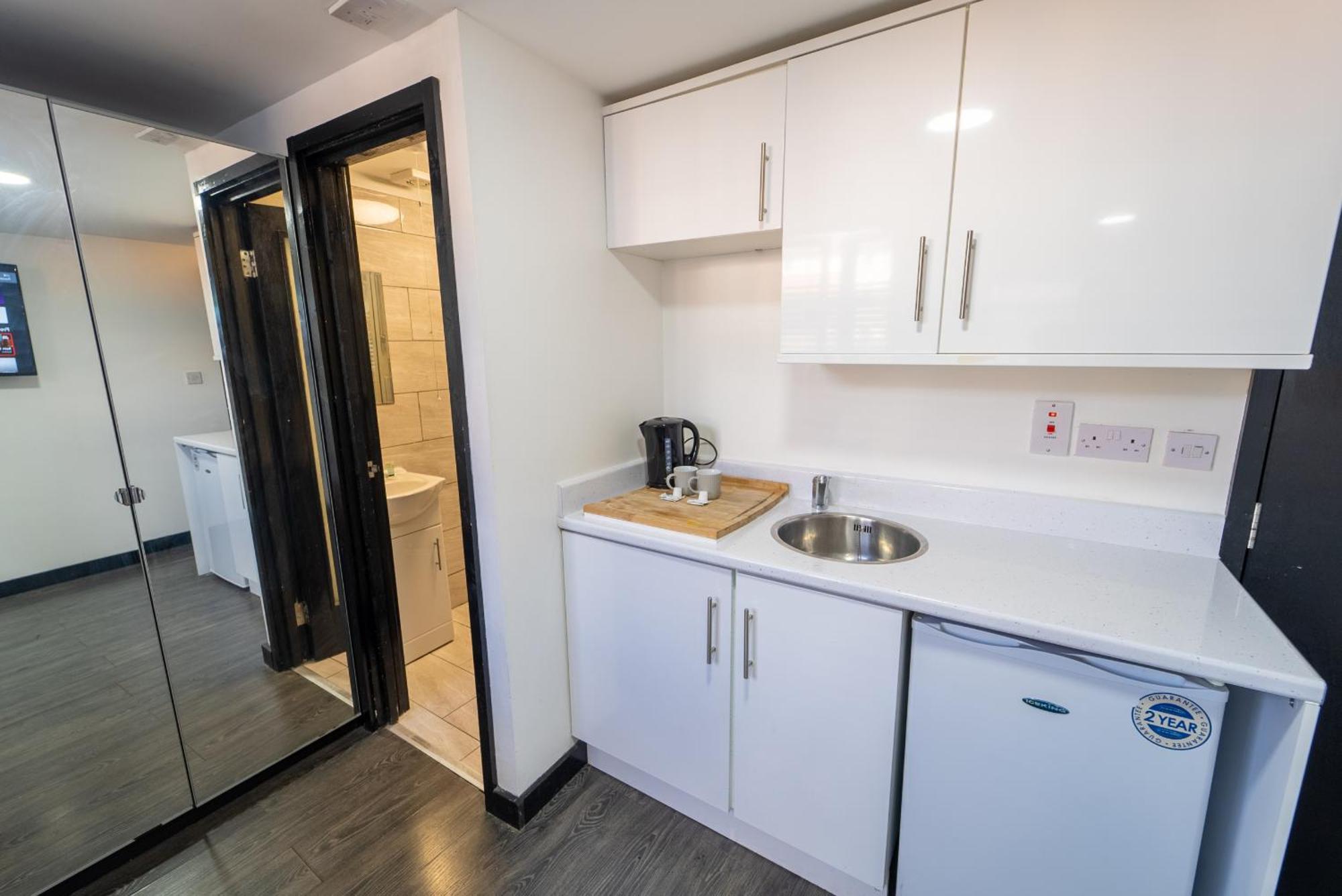 Staysa Equipped Studios Near Qe And Uob In Guesthouse Close To The City! Birmingham Værelse billede